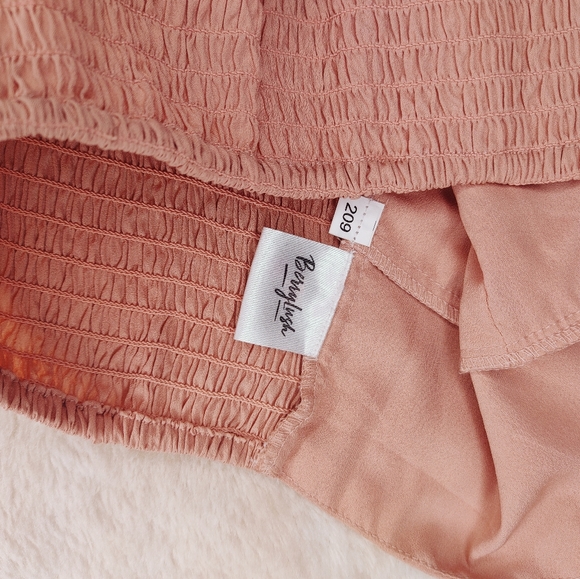 Berrylush Women Solid Pink Sleeveless Pleated Crop Top - Picture 7 of 9